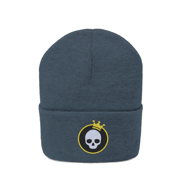 Gorro de punto con calavera y corona